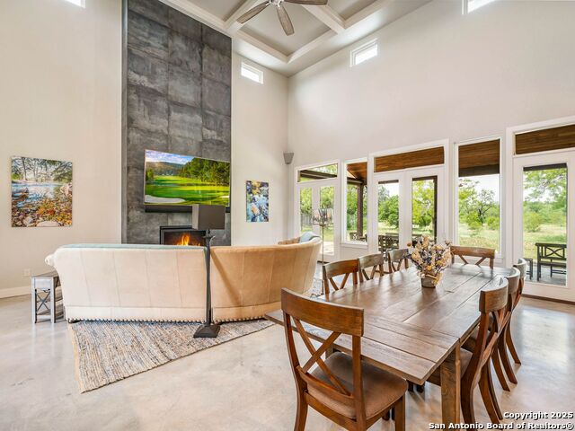 Listing photo id 17 for 497 Cypress Falls