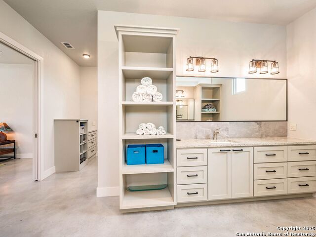 Listing photo id 31 for 497 Cypress Falls