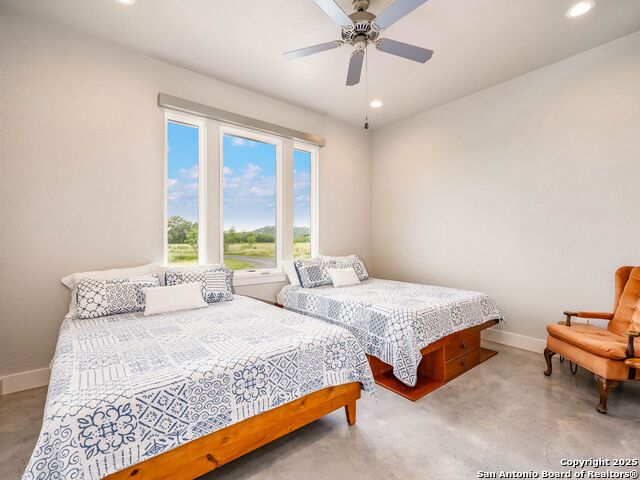 Listing photo id 34 for 497 Cypress Falls