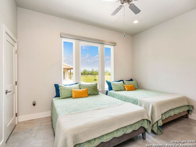 Listing photo id 37 for 497 Cypress Falls