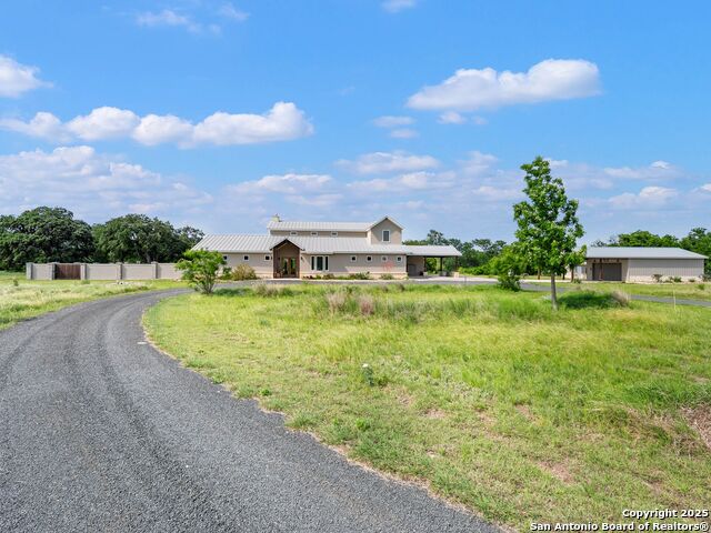 Listing photo id 4 for 497 Cypress Falls