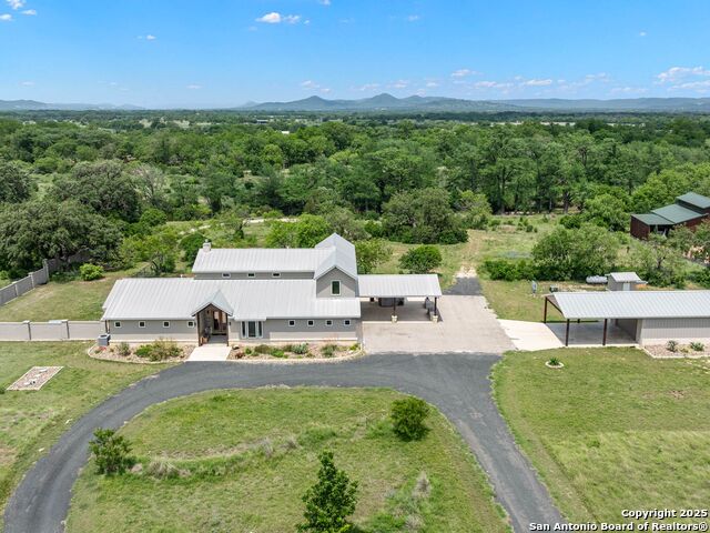 Listing photo id 6 for 497 Cypress Falls