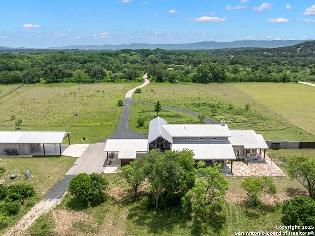 Listing photo id 7 for 497 Cypress Falls