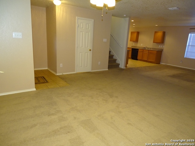 Image 4 of 39 For 153 Hinge Chase 101