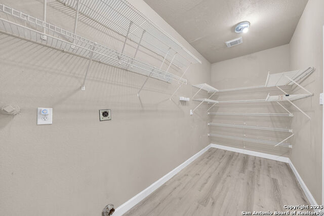 Image 23 of 26 For 8103 Heritage Park