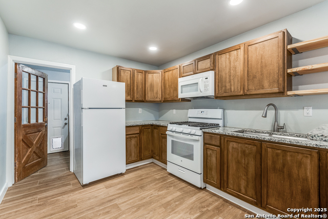 Listing photo id 8 for 808 20th Nw