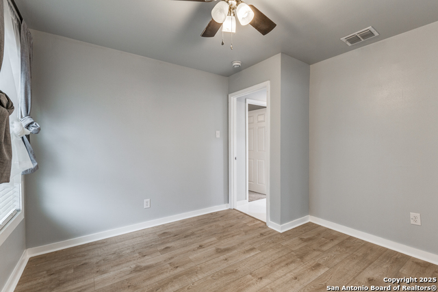 Listing photo id 12 for 808 20th Nw