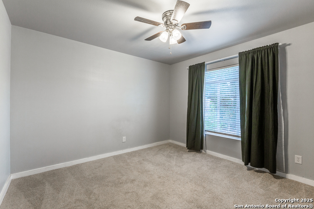 Listing photo id 15 for 808 20th Nw