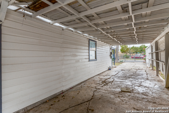 Listing photo id 21 for 808 20th Nw