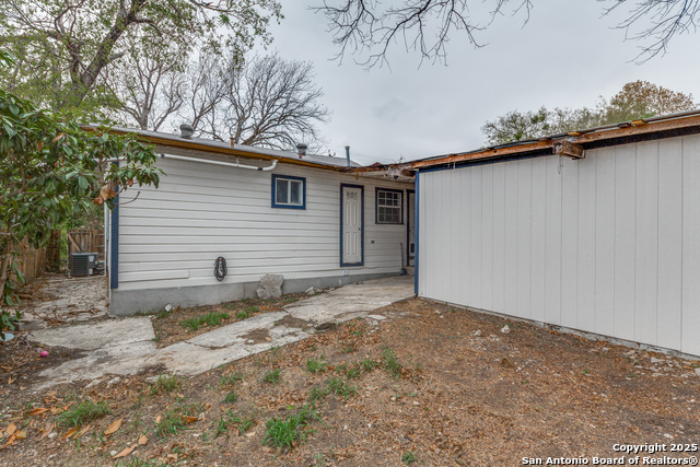 Listing photo id 22 for 808 20th Nw