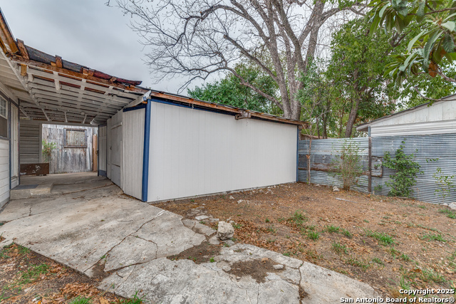 Listing photo id 23 for 808 20th Nw