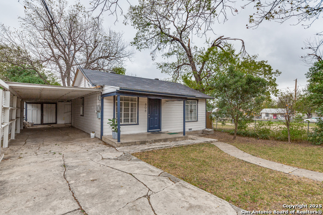 Listing photo id 2 for 808 20th Nw
