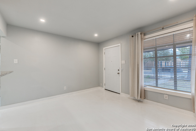 Listing photo id 3 for 808 20th Nw