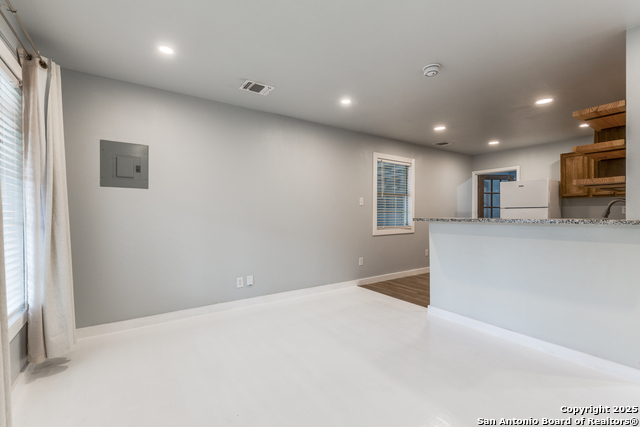 Listing photo id 5 for 808 20th Nw