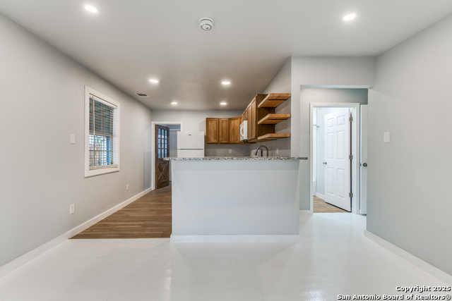 Listing photo id 7 for 808 20th Nw
