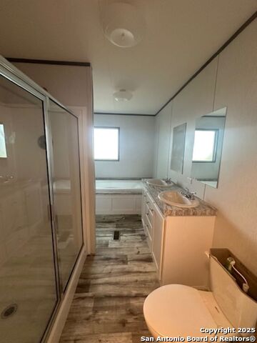 Image 11 of 14 For 13 Green Meadows