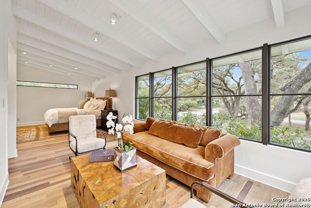 Listing photo id 27 for 510 Lamont  