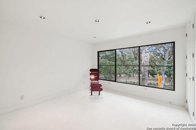 Listing photo id 32 for 510 Lamont  