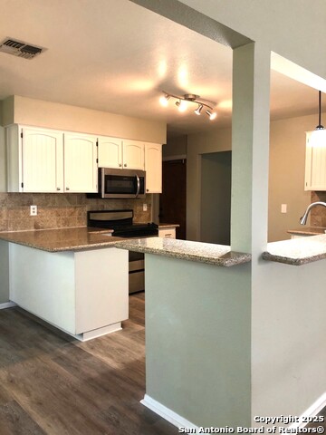 Image 7 of 19 For 14106 Susancrest