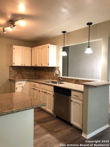 Image 8 of 19 For 14106 Susancrest