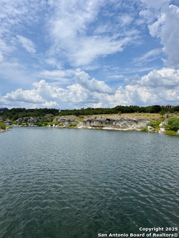 Listing photo id 9 for 1232 Kings Cove Dr