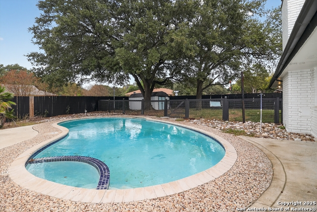 Image 28 of 30 For 421 Candleglo