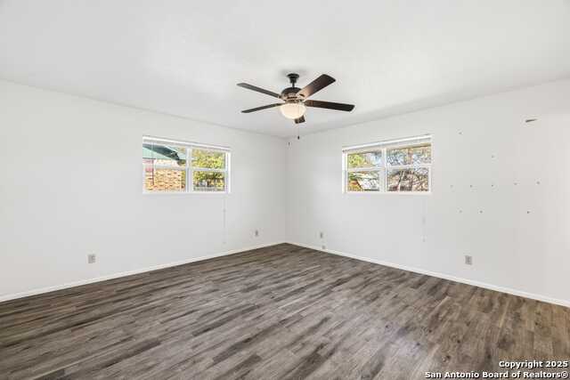 Listing photo id 12 for 205 Wild Timber