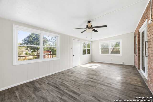 Listing photo id 18 for 205 Wild Timber