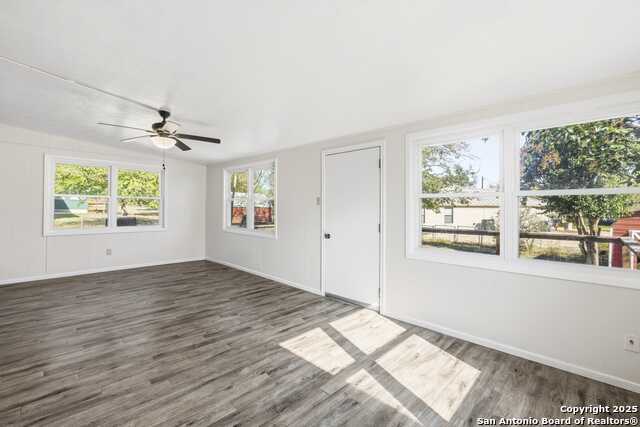 Listing photo id 19 for 205 Wild Timber