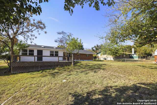 Listing photo id 22 for 205 Wild Timber