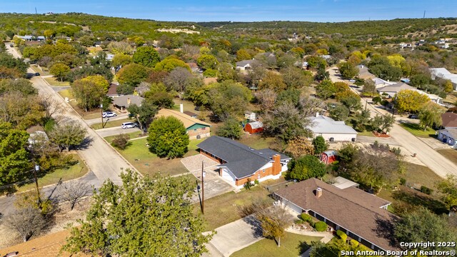 Listing photo id 26 for 205 Wild Timber