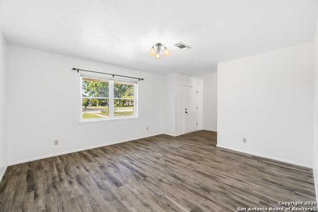 Listing photo id 1 for 205 Wild Timber