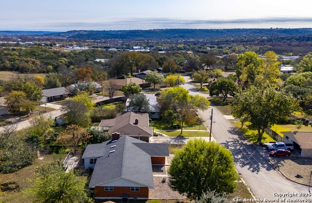 Listing photo id 34 for 205 Wild Timber