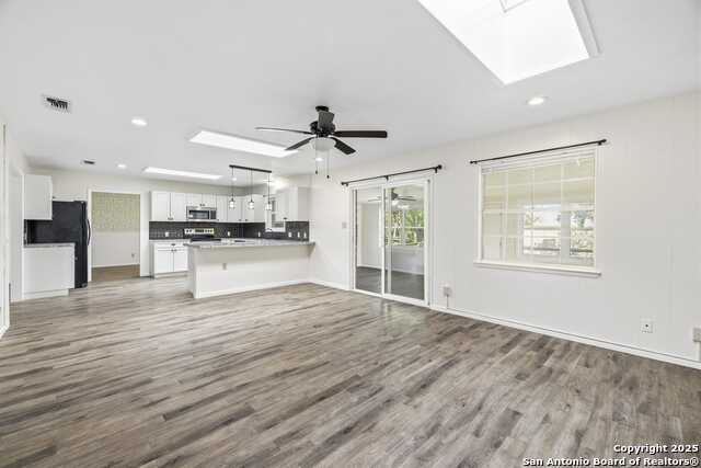 Listing photo id 7 for 205 Wild Timber