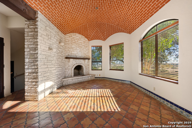 Image 22 of 50 For 2650 Bandera Hwy E