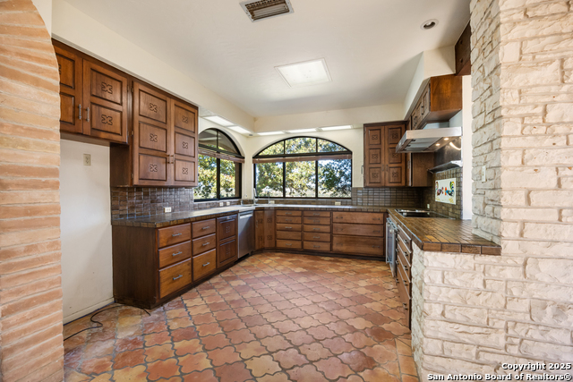 Image 24 of 50 For 2650 Bandera Hwy E