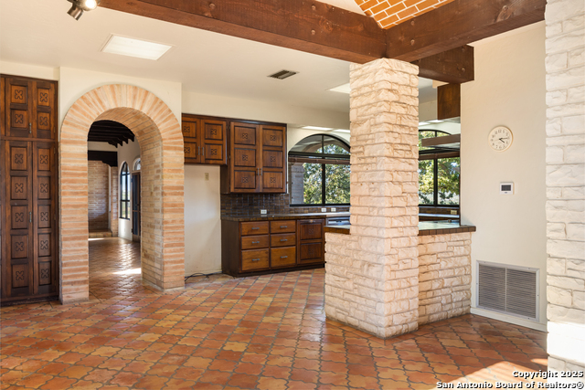 Image 26 of 50 For 2650 Bandera Hwy E