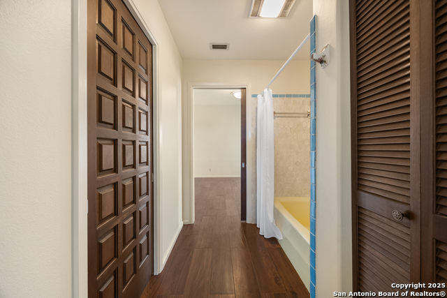 Image 33 of 50 For 2650 Bandera Hwy E