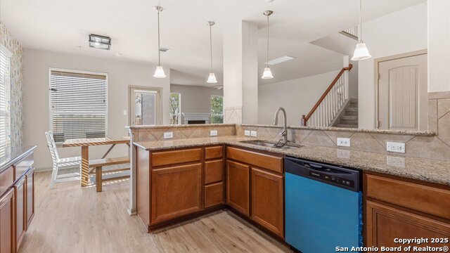 Image 8 of 28 For 843 Avery  