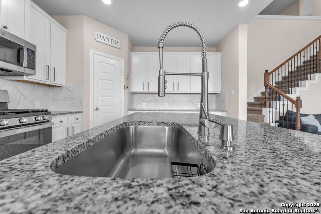 Image 14 of 49 For 4174 Garden Path