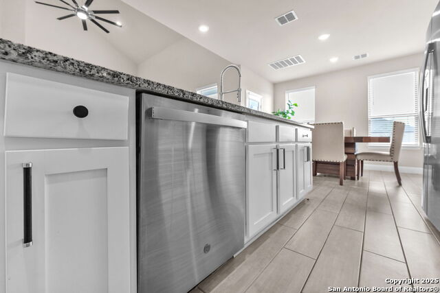 Image 16 of 49 For 4174 Garden Path