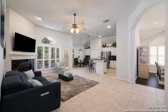 Image 4 of 22 For 914 Grassy Meadows