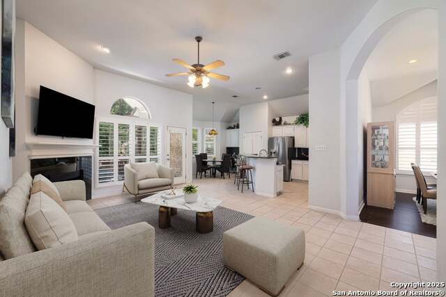 Image 5 of 22 For 914 Grassy Meadows