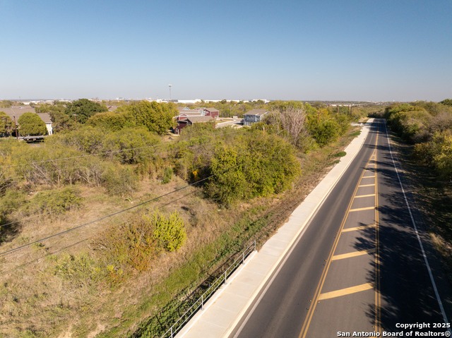 Listing photo id 8 for 300 Whitewood