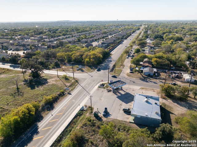 Listing photo id 10 for 300 Whitewood