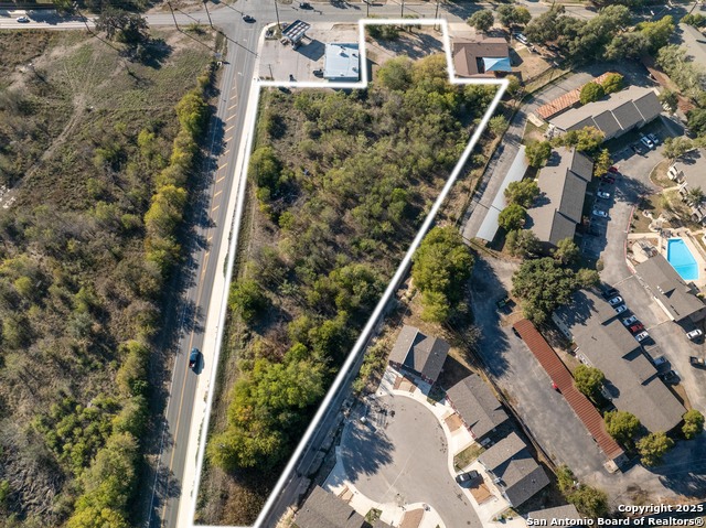 Listing photo id 2 for 300 Whitewood