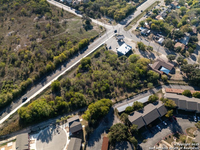 Listing photo id 3 for 300 Whitewood