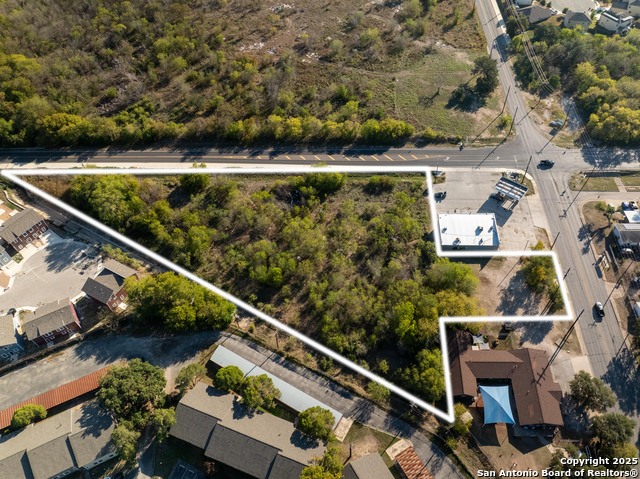 Listing photo id 4 for 300 Whitewood