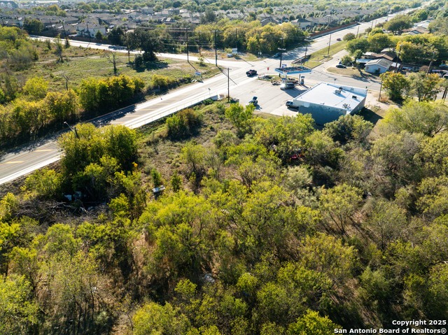 Listing photo id 5 for 300 Whitewood