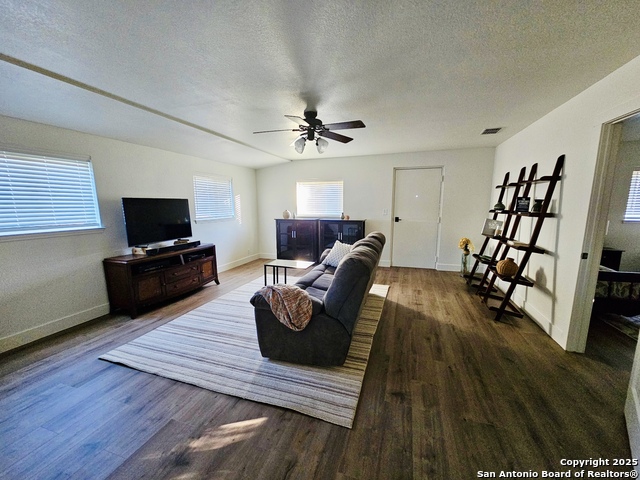 Image 15 of 34 For 1031 Shin Oak